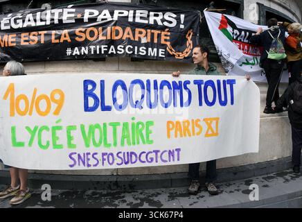 Parigi, Francia. 10 settembre 2025. Dimostrazioni Bloquons Tout a Place de la Republique a Parigi, Francia, il 10 settembre 2025. Foto di Alain Apaydin/ABACAPRESS.COM credito: Abaca Press/Alamy Live News Foto Stock