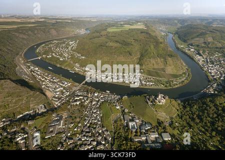 Vista aerea, Reichsburg Cochem, Moselschleife vicino a Cochem, Mosella, Cochem, Eifel, Renania-Palatinato, Germania, Europa, vista dall'alto, fot. aerea Foto Stock