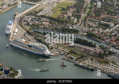 AIDA blu, nave da crociera, Rostock Hansesail, Warnemuende, Rostock, Mar Baltico, costa del Mar Baltico, Meclemburgo-Pomerania occidentale, Germania, Europa, antenna p Foto Stock