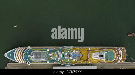 Ripresa verticale sul ponte solarium, AIDA blu, nave da crociera, Rostock Hansesail, Warnemuende, Rostock, Mar Baltico, costa del Mar Baltico, Meclemburgo-Vorpommern, G Foto Stock