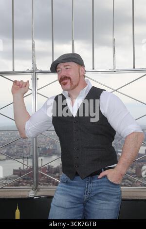 New York. 9 settembre 2025. NEW YORK, NY – 9 SETTEMBRE 2025: La superstar della WWE Sheamus visita l'Empire State Building durante il suo viaggio a New York. Il wrestler professionista irlandese ed ex campione WWE ha fatto un'apparizione speciale presso l'iconico monumento, salutando i fan e potendo scattare foto mentre si godeva lo skyline di Manhattan. (Crediti: Giada Papini Rampelotto/EuropaNewswire)/dpa/Alamy Live News Foto Stock