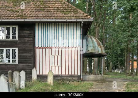 Bosnia-Erzegovina, Živinice, Priluk: Vecchia moschea in legno a Priluk ('Stara drvena džamija u Priluku') Foto Stock