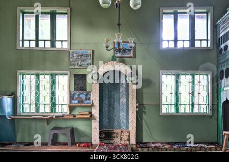 Bosnia ed Erzegovina, Živinice, Priluk: Vecchia moschea in legno a Priluk ('Stara drvena džamija u Priluku') - all'interno Foto Stock