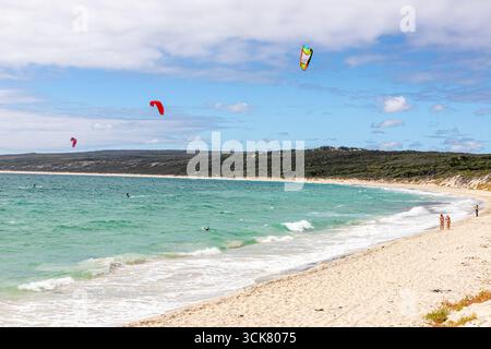Kite surf a Hamelin Bay Beach, vicino a Karridale, nella regione di Margaret River, nella Contea di Augusta nella regione SW dell'Australia Occidentale WA Foto Stock
