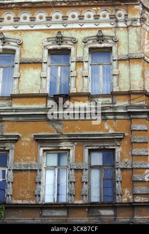 Facciata in stile Art Nouveau nella città vecchia di Tbilisi, Repubblica di Georgia Foto Stock