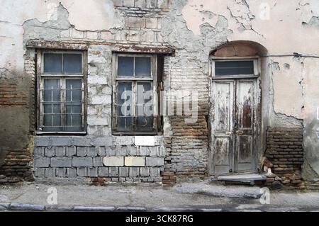 La facciata in stile liberty a Tbilisi città vecchia, area restaurata intorno a piazza Marjanishvilis Foto Stock