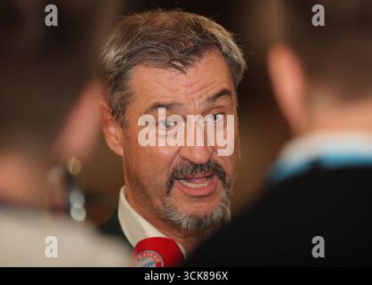 Fussball, Herren, Bundesliga, Saison 2025/2026, FC Bayern München, Empfang der Herrenmannschaft und Frauenmannschaft, Bayerische Staatskanzlei die beiden Mannschaften des FC Bayern München wurden von Dr. Markus Söder, Bayerischer Ministerpräsident in der Bayerischen Staatskanzlei geehrt, hier im Bild Dr. Markus Söder, Bayerischer Ministerpräsident beim Interview Foto Stock