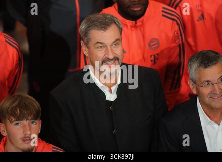 Fussball, Herren, Bundesliga, Saison 2025/2026, FC Bayern München, Empfang der Herrenmannschaft und Frauenmannschaft, Bayerische Staatskanzlei die beiden Mannschaften des FC Bayern München wurden von Dr. Markus Söder, Bayerischer Ministerpräsident in der Bayerischen Staatskanzlei geehrt, hier im Bild Dr. Markus Söder, Bayerischer Ministerpräsident stehend Kopf, Oberkörper,. Foto Stock