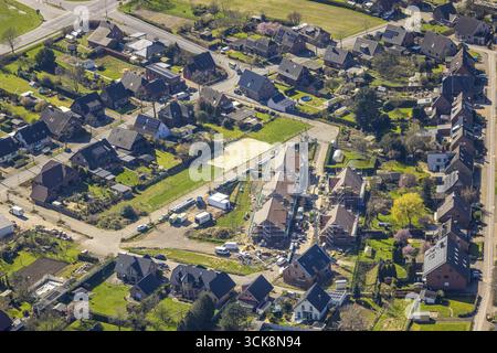 Vista aerea, cantiere con nuovi edifici residenziali An der Glockenkull, Ginderich, Wesel, Renania settentrionale-Vestfalia, Germania Foto Stock