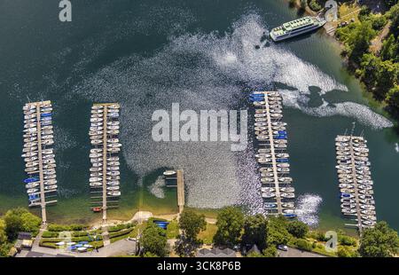 Vista aerea, barche a vela al Sorpesee, porto e attracco al Sorpedamm, barca per escursioni sulla riva, Stemel, Sundern, Sauerland, Renania settentrionale-W Foto Stock