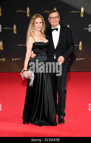 Katja Burkard mit Ehemann Hans Mahr bei der Verleihung des Deutschen Fernsehpreises 2025 nei den MMC Studios. Köln, 10.09.2025 Foto Stock