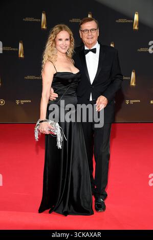 Katja Burkard mit Ehemann Hans Mahr bei der Verleihung des Deutschen Fernsehpreises 2025 nei den MMC Studios. Köln, 10.09.2025 Foto Stock