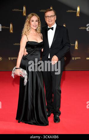 Katja Burkard mit Ehemann Hans Mahr bei der Verleihung des Deutschen Fernsehpreises 2025 nei den MMC Studios. Köln, 10.09.2025 Foto Stock