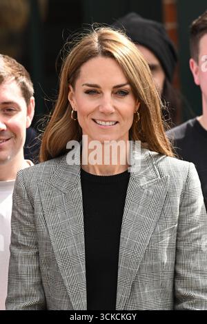 La Principessa di Galles durante una visita a Sudbury Silk Mills a Sudbury, Suffolk, una tessitura a conduzione familiare che è stata all'avanguardia nella tessitura jacquard e parte integrante dell'industria tessile britannica per oltre 300 anni. Data foto: Giovedì 11 settembre 2025. Foto Stock