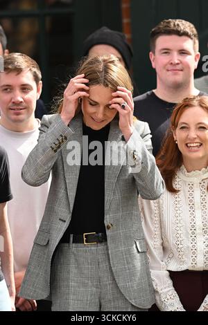 La Principessa di Galles durante una visita a Sudbury Silk Mills a Sudbury, Suffolk, una tessitura a conduzione familiare che è stata all'avanguardia nella tessitura jacquard e parte integrante dell'industria tessile britannica per oltre 300 anni. Data foto: Giovedì 11 settembre 2025. Foto Stock