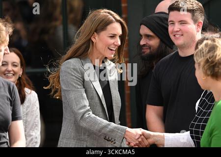 La Principessa di Galles durante una visita a Sudbury Silk Mills a Sudbury, Suffolk, una tessitura a conduzione familiare che è stata all'avanguardia nella tessitura jacquard e parte integrante dell'industria tessile britannica per oltre 300 anni. Data foto: Giovedì 11 settembre 2025. Foto Stock