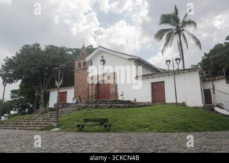 La chiesa di San Antonio, situata sulla cima di una collina a Cali, in Colombia (Colina de San Antonio), è la chiesa più antica della contea Foto Stock