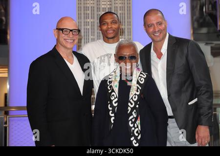 New York, Stati Uniti. 10 settembre 2025. NEW YORK, NY - 10 SETTEMBRE 2025: BethAnn Hardison, Russell Westbrook e Imad Izemrane visitano l'Empire State Building in collaborazione con KFN per celebrare l'inizio della New York Fashion Week. La visita ha evidenziato il legame tra moda, cultura e uno dei monumenti più rappresentativi di New York. (Foto: Giada Papini Rampelotto/EuropaNewswire/Sipa USA) credito: SIPA USA/Alamy Live News Foto Stock