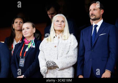 Oslo, Norvegia. 9 settembre 2025. Haakon, Principe ereditario di Norvegia e mette-Marit, Principessa ereditaria di Norvegia visti alla partita di qualificazione ai Mondiali del 2026 tra Norvegia e Moldavia all'Ullevaal Stadion di Oslo. Foto Stock