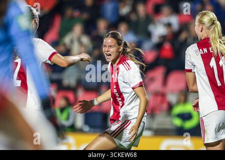 Amsterdam, Paesi Bassi. 11 settembre 2025. Amsterdam, Paesi Bassi, 11 settembre 2025: Mira van Koppen (19 AFC Ajax) festeggia dopo aver segnato il secondo gol della sua squadra durante la prima partita di qualificazione della Coppa Europa femminile 2025/26 tra AFC Ajax e SK Sturm Graz allo Sportcomplex De Toekomst di Amsterdam, Paesi Bassi. (Leiting Gao/SPP) credito: SPP Sport Press Photo. /Alamy Live News Foto Stock