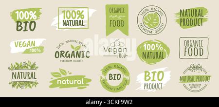 Etichetta organica. Logo Fresh Nature, 100 bio food o riciclo eco tag. Pulsante di testo verde, icona frutta o foglia. Elementi isolati per il design dell'imballaggio dei prodotti sani. Collezione di timbri vettoriali e adesivi Illustrazione Vettoriale
