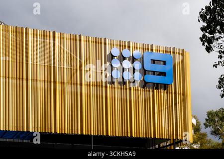 Primo piano del logo Channel Nine sull'edificio al 253 di St Georges Terrace a Perth, Australia. Foto Stock