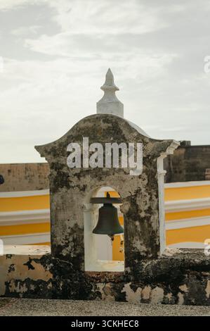 San Juan, PR - 17 maggio 2025: Campanile Castillo San Felipe del Morro Foto Stock