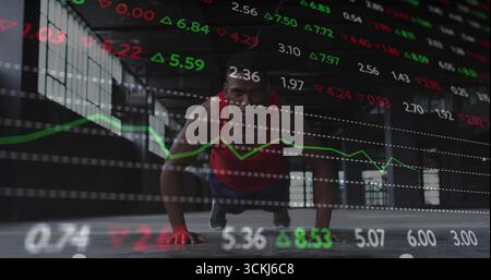 Uomo che fa il push-up con un top senza maniche rosso in palestra, con bollettini galleggianti e grafico a linee Foto Stock