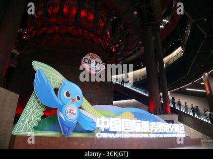 Pechino, Cina. 10 settembre 2025. Questa foto scattata il 10 settembre 2025 mostra la mascotte della China International Fair for Trade in Services (CIFTIS) del 2025 a Pechino, capitale della Cina. Crediti: Hou Jun/Xinhua/Alamy Live News Foto Stock