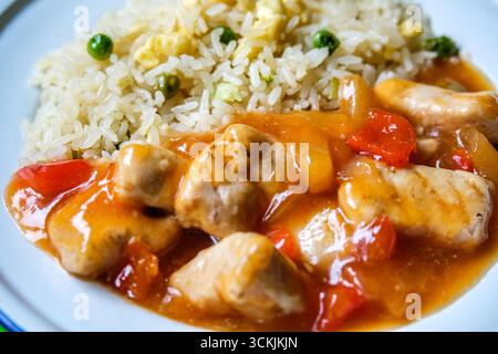 Londra Regno Unito, 12 settembre 2025, Sweet and Sour Chicked Meal cantonese Foto Stock