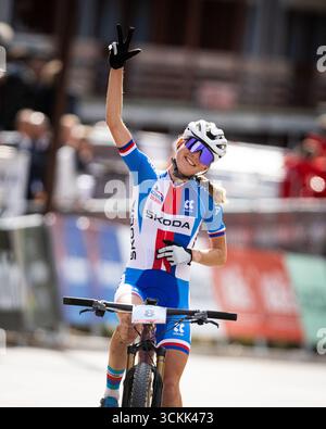 La biker ceca Barbora Bukovska ha vinto la medaglia di bronzo nella gara femminile junior ai Campionati mondiali di sci di montagna a Crans-Montana, Foto Stock