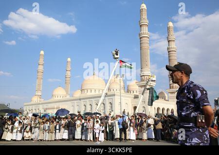PROTESTA HOUTHI CONTRO ISRAELE - i sostenitori Houthi partecipano a una protesta contro Israele a sana a, Yemen, 12 settembre 2025. IMAGO/ Sanaa Yemen Copyright: XHamzaxAlix Foto Stock