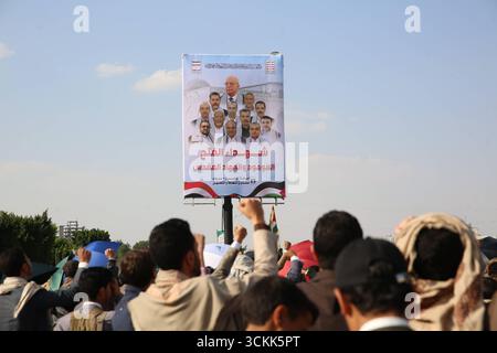 PROTESTA HOUTHI CONTRO ISRAELE - i sostenitori Houthi partecipano a una protesta contro Israele a sana a, Yemen, 12 settembre 2025. IMAGO/ Sanaa Yemen Copyright: XHamzaxAlix Foto Stock