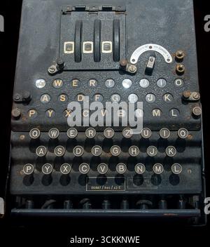 Macchina cifratrice tedesca Enigma a tre rotori della seconda guerra mondiale per codificare messaggi militari top-secret, utilizzata dalla Germania nazista durante la seconda guerra mondiale Foto Stock