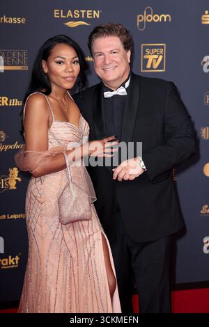 Salomea Noemi und Francis Fulton-Smith bei der Verleihung 'Die Goldene Henne' AM 12.09.2025 a Lipsia Foto Stock