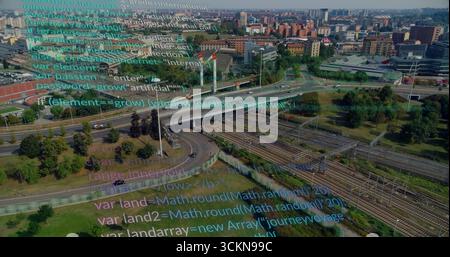 Mostra il cavalcavia dell'autostrada, le rampe di uscita che si snodano sopra i binari ferroviari nell'area urbana, con codice sovrapposto Foto Stock
