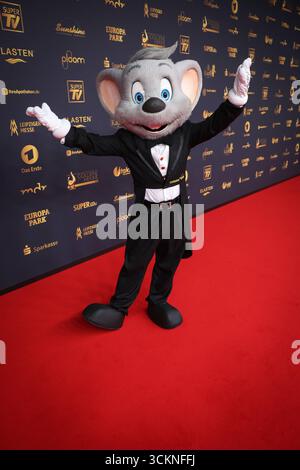 Goldene Henne 2025 Roter Teppich Roter Teppich Sponsor Goldene Henne 2025, 12.09.2025, Lipsia *** Goldene Henne 2025 Red Carpet Sponsor Goldene Henne 2025, 12 09 2025, Lipsia Copyright: XEventpressxFuhrx Foto Stock