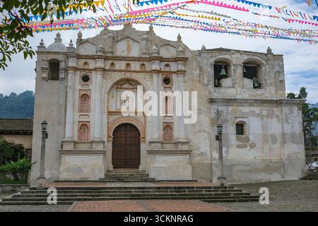 San Juan del Obispo, Guatemala - 27 giugno 2025: Chiesa di San Juan del Obispo dedicata a San Giovanni Battista a San Juan del Obispo, Guatemala. Foto Stock