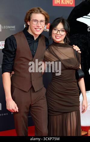 Thilo Fridolin Matthes und Purnima Grätz bei der Premiere des Kinofilms die Schule der magischen Tiere 4 im Mathäser Filmpalast. München, 12.09.2025 *** Thilo Fridolin Matthes e Purnima Grätz alla prima del film Die Schule der magischen Tiere 4 presso Mathäser Filmpalast Monaco di Baviera, 12 09 2025 foto:XR.xHeinex/xFuturexImagex tiere 5944 Foto Stock