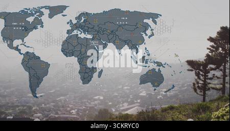 Visualizzazione della sovrapposizione digitale delle mappe mondiali fluttuante su colline erbose, con griglia esadecimale e contrassegni a icone Foto Stock