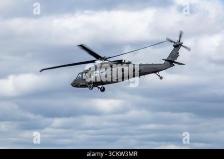 Forza aerea svedese - Sikorsky UH-60 Black Hawk, trasportato in volo presso il Royal International Air Tattoo il 18 luglio 2025. Foto Stock