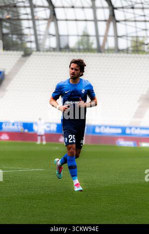 Théo Valls (25 Grenoble) in azione durante la partita del Campionato francese di calcio di seconda divisione tra Grenoble e Dunkerque all'Alpes Stadium di Grenoble, Francia (Constance Bugaut/SPP) credito: SPP Sport Press Photo. /Alamy Live News Foto Stock