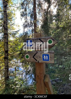 Cartello segnaletico per escursioni a Kainuu, Finlandia Foto Stock