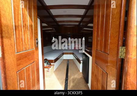 Battello di salvataggio Lady of Mann una piccola nave di Dunkerque ormeggiata nel molo di St Katherine a Londra per il Classic Boat Festival Foto Stock