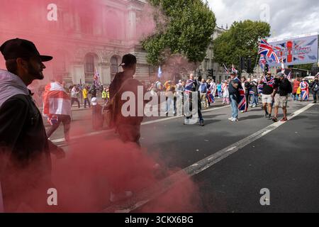 REGNO UNITO. 13 settembre 2025. La foto mostra i sostenitori di Tommy Robinson che hanno partecipato a una protesta di estrema destra a Whitehall, dove più di 110.000 hanno marciato all'evento "Unite the Kingdom" sabato 13 settembre a Londra. Westminster, centro di Londra, Inghilterra, Regno Unito 13 settembre 2025 crediti: Jeff Gilbert/Alamy Live News Foto Stock