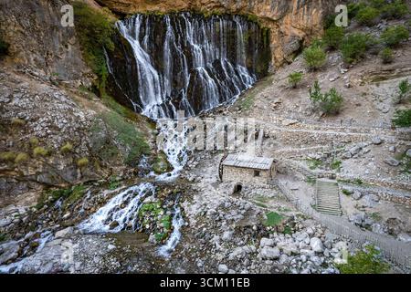 Situata nel Parco Nazionale di Aladaglar, è la cascata più grande della Turchia. Cascate di Kapuzbasi. Foto Stock