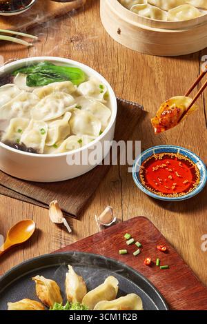 Guanciali caldi Fumanti Un delizioso banchetto di cibo asiatico, nuove immagini di gnocchi Foto Stock