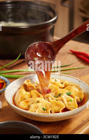 Guanciali speziati in brodo - deliziosa cucina cinese, nuove immagini di gnocchi Foto Stock