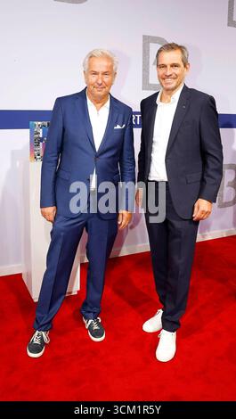 Klaus Wowereit, Michael Mronz bei der Bertelsmann Party 2025 in der Berliner Repräsentanz Bertelsmann Unter den Linden 1. *** Klaus Wowereit, Michael Mronz al Partito Bertelsmann 2025 all'Ufficio di rappresentanza Bertelsmann di Berlino Unter den Linden 1 Foto Stock