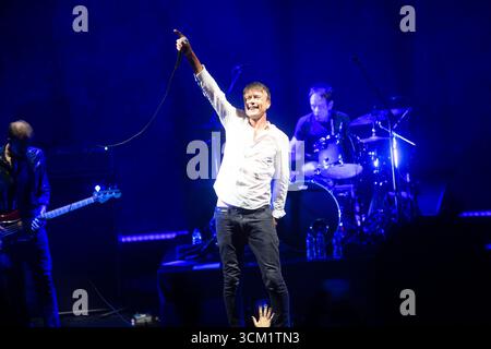 Londra, Regno Unito. 13 settembre 2025. Il cantante Brett Anderson della band indie rock inglese Suede si esibisce al Royal Festival Hall. Credito: Justin ng/Alamy Live News Foto Stock